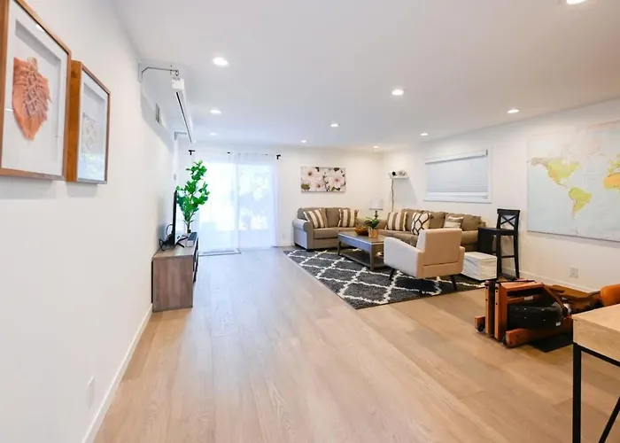 Marbella Lane - Exquisite Home 3Br